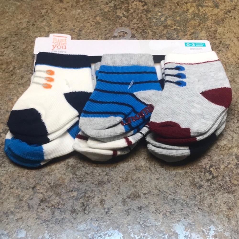 Carter’s boy socks0-3 months